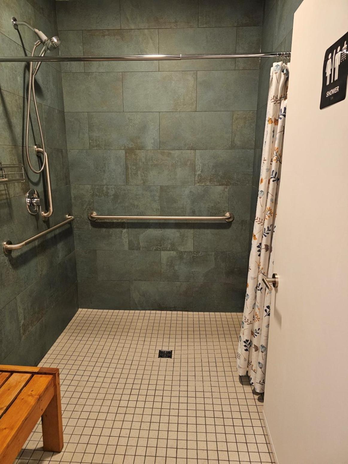 Whalers Guesthouse Тофино Экстерьер фото