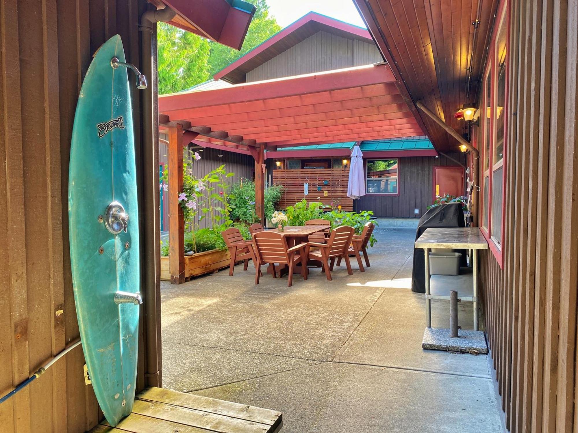 Whalers Guesthouse Тофино Экстерьер фото