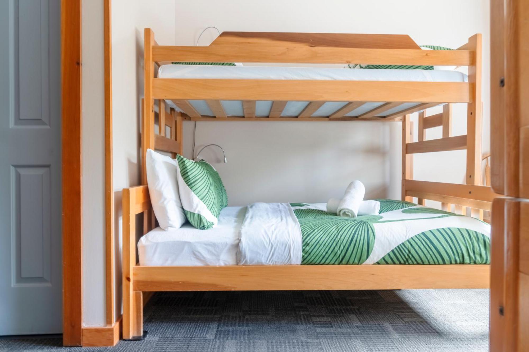 Whalers Guesthouse Тофино Экстерьер фото